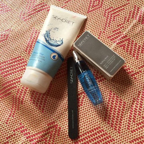 Falling in love with this SEACRET day by day.. Already use it for 2months.. Twice a week and they are awesome 😍😍 Will update very soon how it works on my tumblr 👌👌 #clozetteid #clozettegirl #makeup #treatment #nailart #nailtreatment #skintreatment #indonesia #indonesiabeautyblogger #indonesiafashionblogger #blogger #beautycommunity