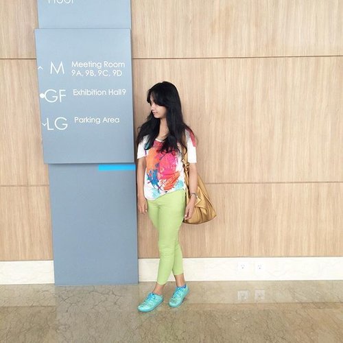 Sunday is a colorful day for me.. Lets say its another short escape for me today.. I dont mind to put more than 3 colour on my outfit.. 😋😋 happy sunday, everyone... #clozetteid @clozetteid #fashion #fashionid #alleyestoice #sofiadewiweekenddiary #sunday #sofiadewifashiondiary #nosemy #casioid #nimonina #nimoninabyswanstwenty #casio #sheen #fashionporn #fashionstreetstyle #fashionworld #ootd #ootdid