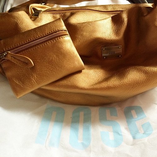 Bronze one to complete my bag collection 😊😊 It's @nosemalaysia 
One of my fav brand 😊 Alhamdulillaah.. #clozette #accessories #clozetteid #clozettegirl #clozetteambassador #clozetteco #nosemalaysia #sofiadewioutfit #estobellycloset