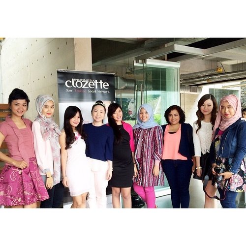 With all of my clozette mates.. ❤️ click and follow 🙋🙋 Thanks @clozetteid and @beautybozind for having us ❤️🙏 #clozette #clozetteid #clozettegirl #clozetteambassador #beauty #beautyboxind #beautyworkshop #makeup #fashionid #fashion #ootdcampaign #oitdindo #campaignid #swanstwenty