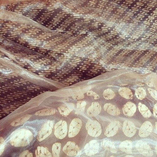 a classic batik is always in love ❤️ a royal skirt by @swanstwenty my new baby born 😋 #swanstwenty #batikchic #swanstwentymall #batikparang #batikkawung #cantikIndonesia #modernIndonesia #sofiadewi #royalskirt #fashionid #clozette #clozetteid #clozettegirl