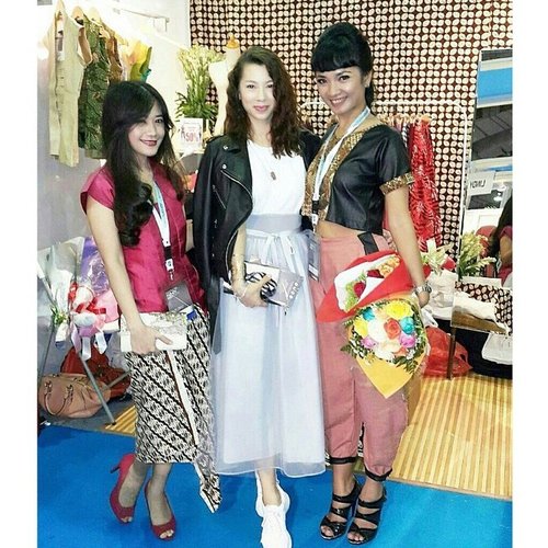 With darling @jenniferbachdim and @leonisecret at @swanstwenty booth at @indonesiafashionweek #IFW2015 after Ancore fashion parade, Day and Night Cantik Indonesia.. Thank you my dear, for all support.. Thanks for coming.. Yes we are @clozetteid ambassador.. Thanks #clozetteid for introduce me to them both ❤️ Hopefully this friendship last forever.. Amin!

#clozette #clozettegirl #clozetteambassador #swanstwenty #swanstwentymy #modernIndonesia #dayandnightcantikindonesia #cantikIndonesia #fashion #fashionid #lifestyleblogger #fashionblogger #beautyblogger #jakartaevent #clozettesisterhood
