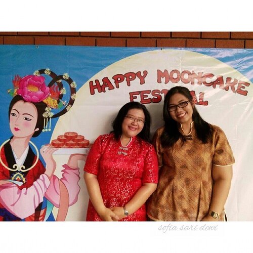 Thank u calisca @caliscahardiana and miss Linda

Happy mooncake festival ^^
Cheongsam dress (miss linda)
And
Cheongsam blouse (calisca)
By @swanstwenty
(Made by order)

So glad to having this happy smile with us ♡♥♡♥♡ #fashion #clozetteid @clozetteid #swanstwenty #swanstwentysignature #swanstwentymadebyorder #funyourself #customoutfit #mooncakefestival #friendship