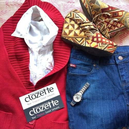 ❤️@clozetteid 
White shirt by @nimonina 
Knit best by st oliver
Jeans by @leecooperindo 
Shoes by @iwearup 
Watch by sheen @casioid 
#clozette #clozetteid #clozettegirl #clozetteambassador #leecooperindo #nimonina #swanstwenty #sofiadewi #sofiadewiootd #casio #sheen #red #touchofred #saturday #weekend