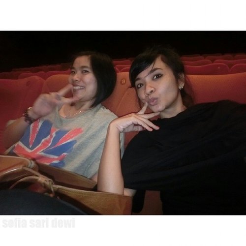 Movie time with Irma Reksawardana
hehehe
awesome! this studio is ours :p a kind of private studio
there's no one else, but us!
hehehe

me wearing black outfit to get warm my body :p hihi