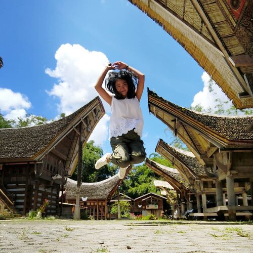 Start every day with the right attitude 🤠 Let's jump!
.
.
.
.
Good Morning, everybody! ☕ Let's break a leg! 
#clozetteid #lifestyle #visittoraja #exploretoraja #ketekesu #travelgram #instatravel #instagram #wanderlust #SofiaDewiTravelDiary