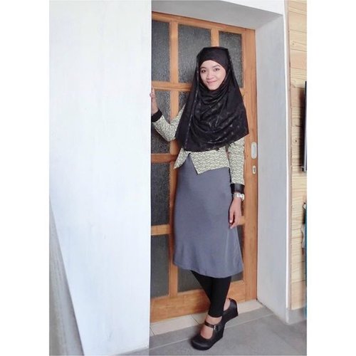 My Syawalan outfit today.. shawl and outer by @swanstwenty .. one of our premium collection..unbranded inner dress by minimels..black cotton pants by @nimonina (stratchable and adjustable waist)..shoes by @iwearup (claire black my most fav)..watch by @casioid sheen.. #latepost #sofiadewifashiondiary #clozette #clozetteid #syawal1436H #fashionworld #fashionid #ootd #ootdindo #campaignid #hijabstyle