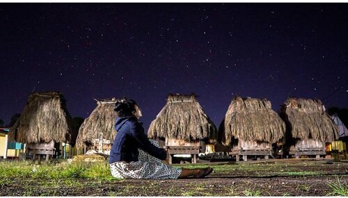 #throwback to the most i miss from Ngada trip.. the perfect clear sky.. the green nature.. those silence.. and my scorpio 😍
.
.
.
#clozetteid #goingeast 
Pic by @frseryando