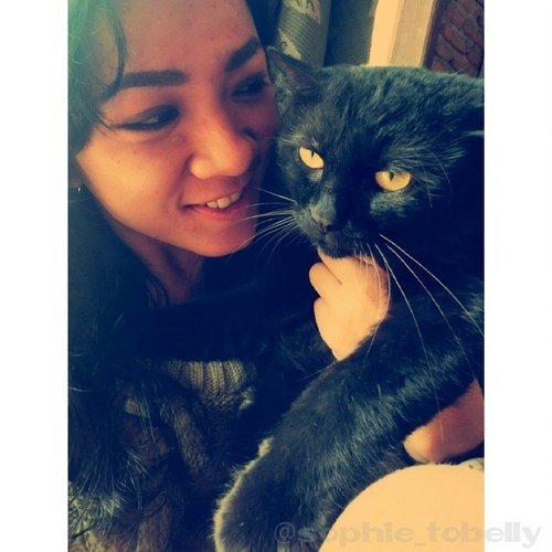 cat eyes mode and pose with my beloved black cat :)