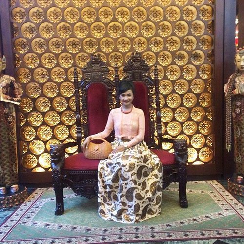 Modern look in Surakarta Heritage atmosphere... Happy Wedding, Puput ❤️ #sofiadewifashiondiary #sofiadewico #modernIndonesia #fashionid #fashionworld #clozette #clozetteid #IndonesianLook