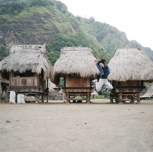 My mandatory pose on #sofiadewitraveldiary 2017..
.
.
.
Glad to be 'home'... Here I am .. Tololela Traditional Village - Jerebuu - Ngada ..
.
.
.
#clozetteid #sofiadewitraveldiary #lifestyle #travelling #traveller #leica #leicalense #iloveIndonesia #onitsuka #sofiadewico 📸 by my ♥️🦂