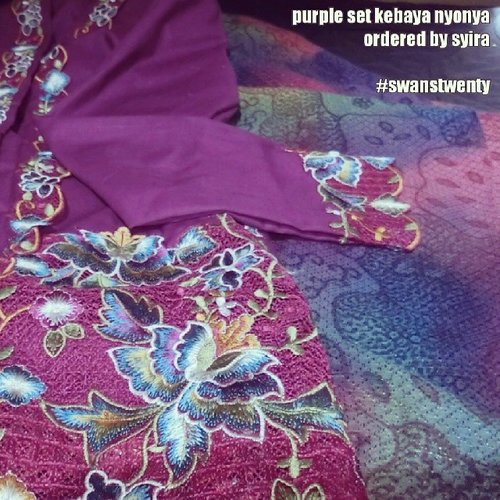 Kebaya nyonya set, order by syira - Malaysia

made by order
custom size
material : cotton + ful bordir (top) & batik dolby premium (bottom)