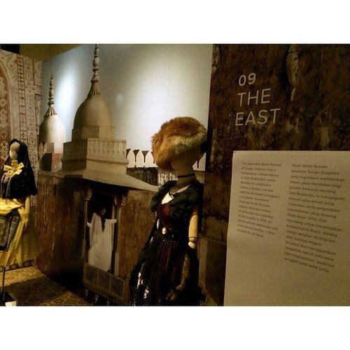 The East by @didibudiardjo - Pilgrimage Exhibition .. #clozette #clozetteid #clozettegirl #pilgrimage2015 #fashion #fashionid #fashiondesigner #fashionexhibition #indonesiacantik #theeast #east #asia #inspiratiom #museumtekstil