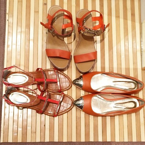 We usually have one color to get together .. Today, we have orange footwear 👯👯👯👯👯 #shoes #clozette #clozetteid #clozettegirl #clozetteambassador #orange #vincci #fashion #fashionid #fashionworld #funyourself #friendship #fashionteam #estobellycloset