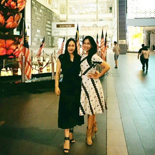 Good Morning ❤️ thanks dear @sarylatief you look adorable with the batik parang dress 😍😘 enjoy your holiday at Kuala Lumpur and Kelantan ❤️ #swanstwenty #butikjakarta #butikjakartaselatan #butikgandaria #gandariaI47 #fashiondesigner #sofiadewifashiondiary #clozetteid #pavilion #visitmalaysia2015 #bukitbintang #pavilionKL @pavilionkualalumpur