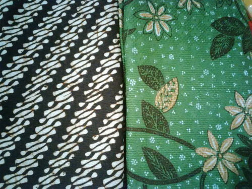 perburuan kedua.. ini kain batik dolby. detail cek via http://sophietobellybasukian.tumblr.com/post/93953640969/pulang-ke-jogja-selalu-wajib-untukb-erburu-batik