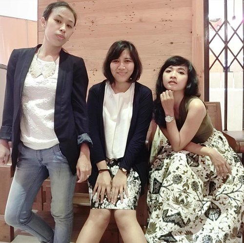 @yuliadian - @tiaraul and me... my perfect gurlguard 🌹😆📷 Do u have any better idea to catch a better style than this? black and white 📷

#clozetteid #latepost #sofiadewifashiondiary #bff #october2015 #JFW2016 #jakartafashionweek2016 #HereAtSC4JFW2016