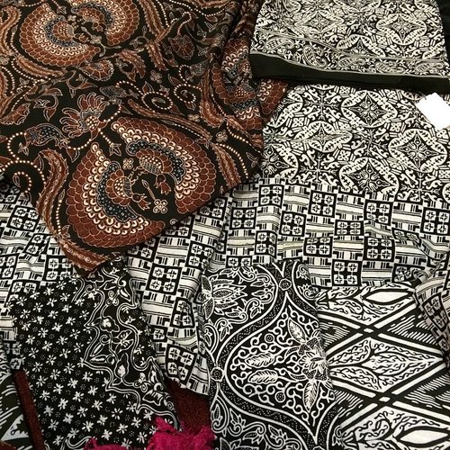 Batik is the fashion of my country ❤️ #danarhadi #clozetteid #clozette #batikchic #fashionid #batik #chicandclassy #fashiondesign