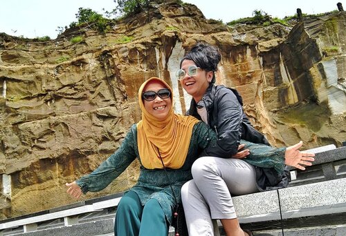 Happiness is ... Mother & Daughter time .. 🥰
.
.
.
.
Ngilangin bete, jalan2 yang deket rumah dulu deh .. Abisan, gak bisa ajak ibu jalan jauh2 2 tahun ini karena masih recovery, dan pas udah sembug, e eh .. Ada drama lain 😅
.
.
.
Ada yang pernah bermasalah sama KTP? Well.. KTP ibuku, ternyata beda nomor dan beda spelling nama 🤣 akibatnya pas mau perpanjang paspor, ya gak bisa match datanya .. Wong nama aja harusnya "J" Jadi "DJ".. No KTP pun beda .. Akibatnya, kami gak bisa umroh bareng akhir tahun 2019, ya ibu gak bisa berangkat, ai pun mundur lah .. .
.
.
Udah ke kelurahan, katanya enggak bisa dibenerin.. How come..? 🤣🤣 Ada yang pernah mengalami problem yang sama? Sharing2 dong.. Thanks in advance! 😘
#clozetteid #lifestyle #wheninjogja