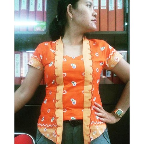 Thank you for the picture darling... It's amazing u know, when we can find out the way to convert a negative feeling into a positive strength like produce something new trough your collection.. and this is what i did for my highschool mate last week.. she order a kutubaru.. the modern one.. but she want to keep the traditional pattern and a classic touch.. and this is it.. An embroidery finishing on the cover of kutubaru.. we choose the orange colour to get a modern and dinamyc strenght with batik jumputan pattern that present the traditional touch.. another modern touch coming from the zipper in front and a short sleeve for an active women ❤️ Glad she loved it! Glad we did it on the first fitting and we don't need to alter anything.. it'a perfect! alhamdulillaah.. Thank you beth.. and till we meet again 😘  #sofiadewifashiondiary #madetoorderbysofiadewi #madetoorder #fashionid #modernIndonesia #clozetteid #kutubarubysofiadewi

#Repost @bethesdita
・・・
Me love it! 😍 #KutuBaru #BatikJumputan #Batik #ootd .
.
.
Top: by @sophie_tobelly @sofiadewi.co 
Watch: DB-360 gold by casio

#casio #sofiadewico #letswearlocal #butikjogja #butikjakarta