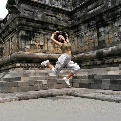 One of my fav place to refresh my mind : visit the temples.. .
.
.
This is Mendut Temple (near by Borobudur) .. .
.
.
And this is how i show my happiness.. i'll jump like this! 😁😁😁
.
.
.
.
Thanks ♥️🦂 .
.
#clozetteid #visitmagelang #candimendut #menduttemple #sofiadewitraveldiary #explorejawatengah #sofiadewico #toriseli #clozette #lifestyle #wanderlust