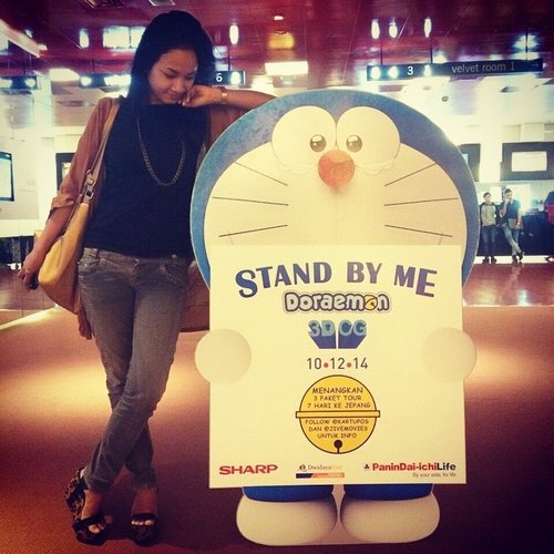 Stand By Me Doraemon.... 😍😍 Nangis 😢 ketawa 😝 serius 😐 sepanjang film... Inget masa kecil.. Inget jogja.. Nano nano rasanya 😢 Alhamdulillaah.. Kedapatan jadwal meeting di PP jd bisa lanjut nonton dolaemong 😍😍
Meski jadi skip launching albumnya sheila on 7.. Ora popo... #clozetteid #doraemon #standbymedoraemon #standbyme #blitzmegaplex #funyourself #swanstwenty