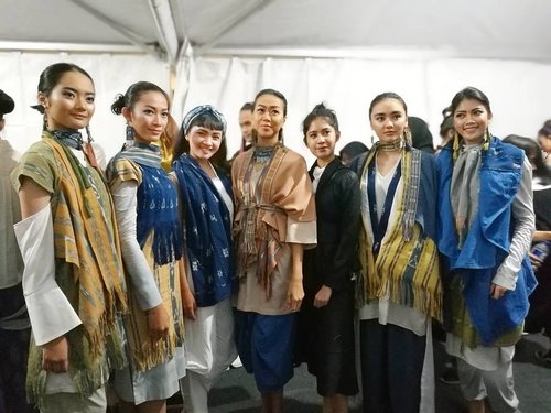 A late post from our latest fashion show at @bekrafestival Opening Ceremony .. Dec 7th, 2017.. Gudang KAI, Bandung.. .
.
.
Thank you @bekraf.go.id and Indonesia from the opportunity .. our dreams about national collaboration to developt the creative economy.. this is a new beginning.. we won't give up for the better future for our country 💙 together we can.. 💪💪🇮🇩🇮🇩💙💙
.
.
.
Feel free to slide to know how @ikkon_ngada present the fashion collection.. it's our slow fashion lab.. .
.
.
Slide 1 : Sofia and @saviralavinia with the models at the backstage
.
.
.
Slide 2-5 : the details
.
.
.
Slide 6: the show.. .
.
.
Slide 7 : all of #IKKON2016 #IKKON2017 fashion designer .. .
.
.
Don't missed the event : Bekraf Festival 2017..
7-10 December 2017.. Gudang KAI Bandung & Bandung Creative Hub.. FREE FOR PUBLIC..
.
.
.
Can't wait to write up on my blog soon 😍😍 stay tune, guys! 
#bekrafestival2017 #bekrafid #designerlife #designersquad #creativedesign #creativeevent #creativeeconomy #clozetteid #lifestyle #bandungevent #slowfashion #collaboration #fashionshow #fashionporn #backstagelife #leica #leicashot .
@bekrafestival @bekraf.go.id @bekrafd4 @bekrafd2 
@triawanmunaf 
@rickypesik 
@boy_berawi @ikkon_ngada @ikkon_lampung @ikkon_sawahlunto @ikkon.brebes @ikkon.rembang @ikkon_2017 @kopikkon