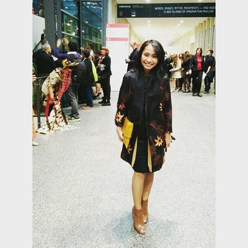So glad to see you this cheerful on the picture 😘thanks dear @nathalieindry for trusting me your fashion taste for this big event!! take good care... xoxo

#sofiadewifashiondiary #frankurtbookfair2015 #frankurt #germany #ootd #clozetteid #clozette #batikchic #batiklover #Indonesia #modernIndonesia #IndonesiaCantik #CantikIndonesia

#Repost @nathalieindry
・・・
Wearing @swanstwenty at the Opening Ceremony of Frankfurt Book Fair 2015. Requested coat and clutch, very proud Indonesien, thank you xoxo. And oh, special thanks for the fashion designer @sophie_tobelly :))