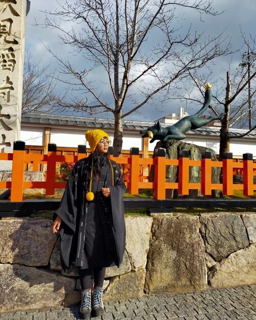 "There are no strangers .. only friends you have not met yet" (WBY)
.
.
.
Oh hello kitsune .. finally I met you🥰 and now I miss @jillyijoe & @kathkirana more! 🤣🤣🤣
.
.
.
Once upon a time.. at Fushimi Inari Taisha (Kyoto) .. it's 7°C with a gloomy sky and the sunshine .. freezing kitsune and a happy Sofia Sari Dewi with @liveinmanumanu Ngada NTT handweave kimono 🥰🥰
.
.
.
📸 By @gewe_alu 
#clozetteid #lifestyle #travel #wheninKyoto #sofiadewitraveldiary #liveinmanumanu #madeinIndonesia #localbrandid #justtravel #ootd #fashionblog #styleblogger #winterinjapan #travelblogger #fushimiinaritaisha