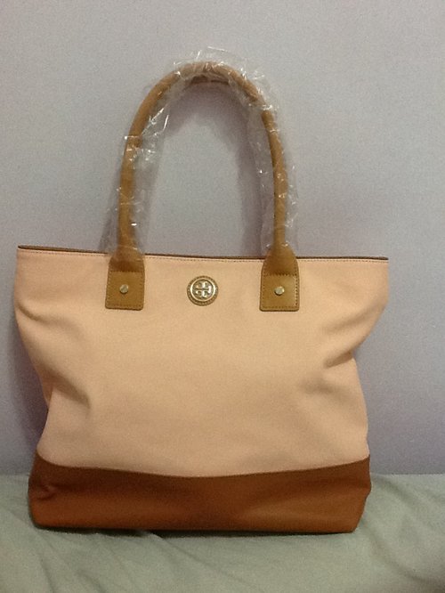 Jaden tote. I got it from the sale. It's cheap, but its not leather.