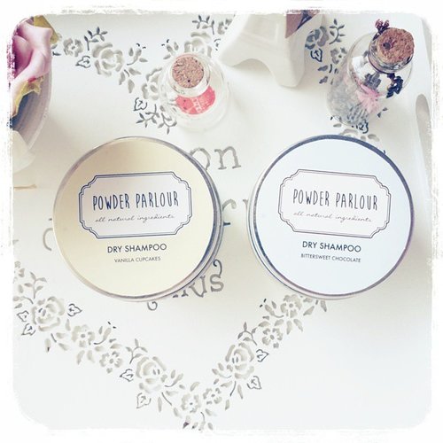 I really love the packaging design of this dry shampoo from @powderparlour... have you ever tried this product?  This is a dry shampoo in powder texture... you can check my review on my blog *link on bio*. #dryshampoo #shampoo #powderparlour #vintage #productreview #beautyblogger #beautyaddict #indonesianblogger #indonesianbeautyblogger #classy #clozetteid
