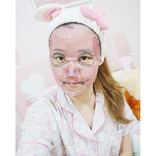 This isn't even my final form! Bunny ears + pig face, whilst pampering myself with all kinds of treatment 😚 Sorry for spamming your timeline 😜 🙈. #pamperingtime #metime #perfectnight #nightroutine #nightout #nightskincare #pigface #piggie #MOTD #JeanMilkaMOTD #hello #funnyface #clozetteId