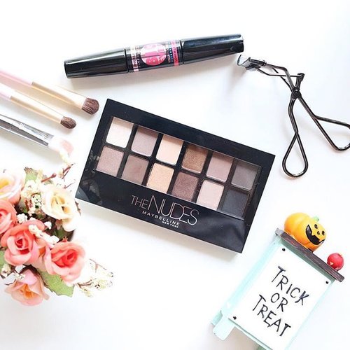 Have been loving this new palette from @maybellineina The Nudes. It has 12 natural shadow that can be use for any makeup looks. The colour pay off is great. It's perfect for everyday use and for those who are still new to makeup. Review and swatch of this palette only at bit.ly/gonudes (link is on bio). Also wanna have the palette too? go to @ClozetteID and join the regram contest now #DareToGoNude 
#maybelline #maybellinenewyork #maybellinenudes #maybellinethenudes #eyeshadow #eyeshadowpalette #makeup #beauty #beautyblog #JeanMilkaFaves #JeanMilkaDotCom #clozetteid