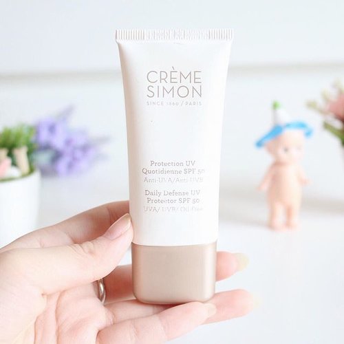 I highly recommend this sun screen for people with oily skin. I love how fast it is absorbed into my skin. More details about @cremesimon Daily Uv Protection is up on my blog -> bit.ly/cremesimon (link is on bio)

#JeanMilkaFave #ProductReview #skincare #oilyskin #sunblock #sunscreen #sun #sunprotection #cremesimon #JeanMilkaDotCom #beautyblogger #indonesianbeautyblogger #beauty #blog #beautyblog #recommended #recommendedproduct #clozetteid