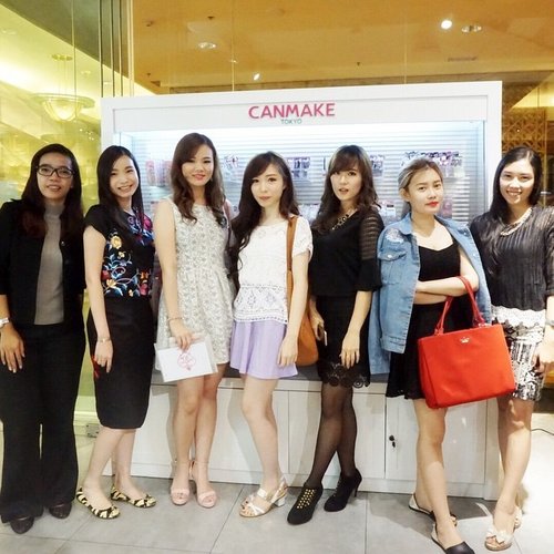 It was such a nice meeting with @canmakeid, @stellalee92 and @angella_merici. We just can't stop talking about so many things 😉😁 #canmake #canmakeid #canmakeindo #clozetteid #friends #beautyblogger #muaindo #indonesianbeautyblogger #beautyaddict #makeupjunkie