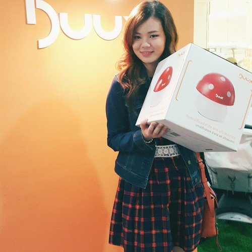Got my cute fat mushroom humidifier from @duux_id... I tried it last night with an oil aromatherapy and I love the scents it produces.

#clozetteid #makeup #motd #fotd #todayface #bbmeetup #bbmeetupxsency #beautyblogger #blogger #indonesianbeautyblogger #bloggerindo #bloggerindo #duux