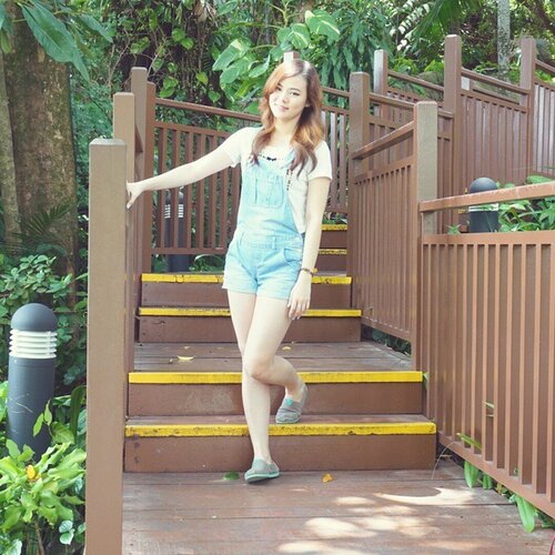 Finally it's Friday... I wish you all a nice weekend... #clozetteid #clozetteambassador #afterlight #sg #singapore #ootdindo #ootdmagazine #todayoutfit #ootd #letskawaii #ulzzang #lookbook #indonesianblogger #fashionblogger #indonesian_blogger