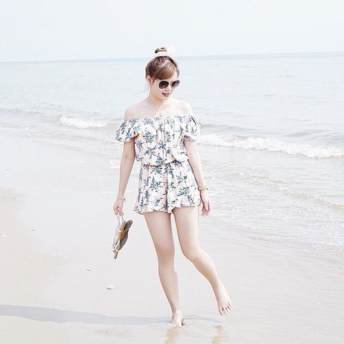 Throwback: Strolling down the beautiful shores of Hua Hin Beach uncertain of what the future holds for me. I am but a tiny sea shell before the vast and infinite ocean of things to come.
.
.
#TravelWithJeanMilka #JeanMilkaInThailand #JeanMilkaAtBangkok #thailand #holiday #vacation #holidaytime #holidayseason #wonderlust #travel #bangkok #thailand #MinionInBKK #TravelWithMinion #camera #photography #photographer #instadaily #mood #picoftheday #JeanMilkaInHuaHin #MinionInHuaHin #clozetteid #JeanMilkaLife #beach #bytheseaside #beachtime #ggrep #cgstreetstyle #cleomylifemyway