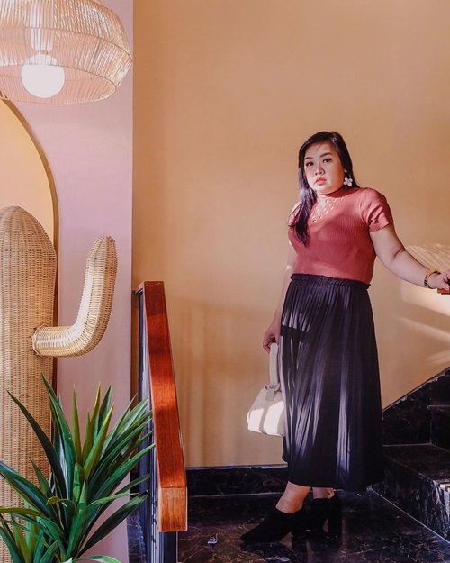 it’s okay , you don’t have to be sunshine all the time captured beautifully by @nidiarlnd #instagood#bestplace#hangingplace#onnogelato#gelatosurabaya#ootd#nezoutfit#nessyaarnelitha#clozetteid#clozettedaily