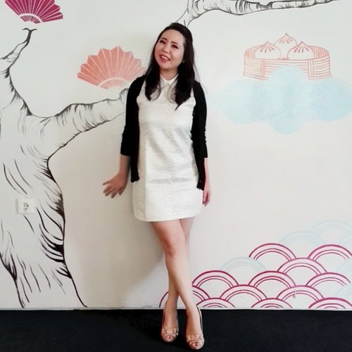 Hello beauties! Another long weekend eh? What are your plans? I am just going to stay at home :p and be with my family. Since my IG is lacking of posts, let me share an #ootd for today.

This was taken yesterday at @clozetteid gathering ♥ i am not a fashion #blogger though and i dont follow the trends except for #makeup haha and i wear what i feel most comfortable in which is a pair of nude pumps or heels or flats. Basically nude color footwear!

Please ignore my hair. It was properly styled in the morning. I promise!  #clozetteid #ootdindonesia #lookbook #lookbookid #zara