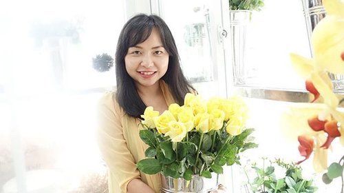 Florist Gurl 🌻
#clozetteid #lookoftheday #worklife #florist #flower #yellow
