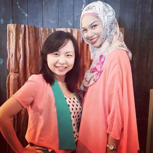Wearing "touch of pink" with the beautiful lady @fifialvianto :)
#ClozetteID #fashion #worklife #latepost #instafashion