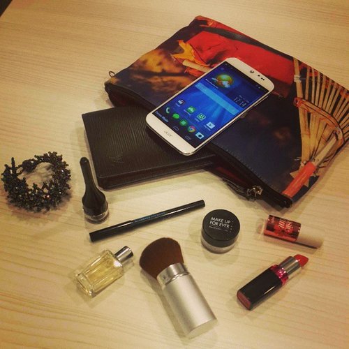 What's in my bag story
My go to beauty stuffs and of course my new smartphone
#ClozetteID #AcerLiquidJade
