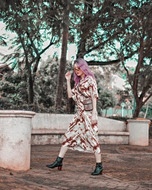 Walk away from anything that gives u bad vibes.. top n skirt @shopatvelvet .
.
#Ootd #ootdfashion #ootdinspo #ootdideas #ootdindo #ootdindokece #ootdinspiration #ootdindonesia #indobeauty #indofashion #indofashionpedia #indofashionpeople #jakartaspot #jakartahits #ootdjakarta #jakartabeauty #indofashionblogger #clozetteid #lookbooks #lookbooklookbook #lookbookindonesia