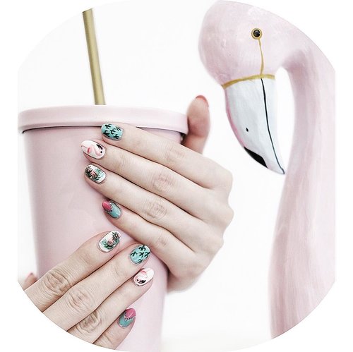 Flamingo on my nails? Its done by @miloffbeautybar 💓 Super cute!!!!
.
.
#flamingonails #summernails #summervibes #kawaiinails #kawaiinailart #cutegelnails #gelnailart #nailartjakarta #gelnailartjakarta #nailartsunter #clozetteid #beauty #nailart