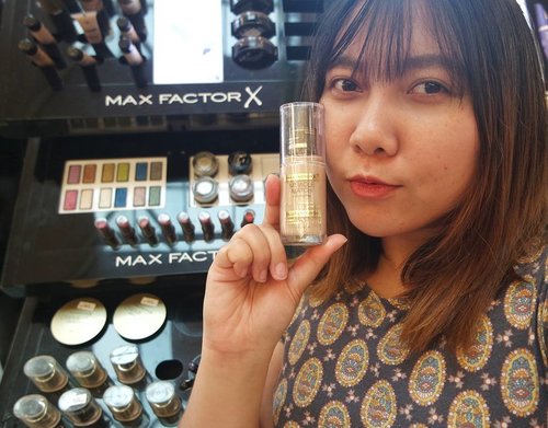 This is the best foundation I've ever tried so far. @maxfactorindonesia Miracle Match Foundation cleverly balances medium coverage with a translucent finish for an end look that gives a beautifully blurred effect and nourishes with hydration at the same time! Super loveeee 💖

#MaxFactorMiracleWorkersID #MaxFactorMiracleID #MaxFactorIndonesia #clozetteid