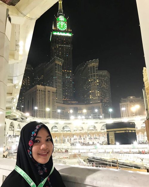 Before, I don’t really get it why people always ask for prayer so they could come back to Makkah, after I experienced it myself, now I understand that feeling, longing to come back here again and again. Insya Allah there will always be the next visit to Baitullah 🕋 for us. Aamiin...#umroh #makkah #mecca #ka’bah #baitullah #moslem #proudmoslem #islam #beautiful #pilgrimage #clozetteid