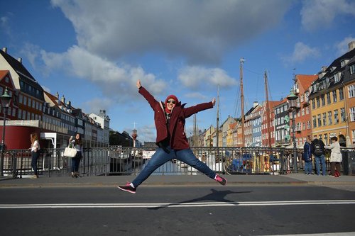 Ready to jump higher? ..... #nyhavn #københavn #Copenhagen #denmark #europe #scandinavia #eurotrip #IndonesianFemaleBloggers #clozetteid #jump #NikonD5200