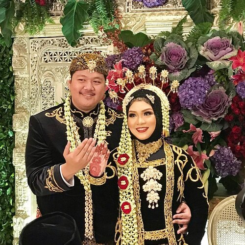 02032019.Reihan Putri & Ibrahim Abdurrahman Alhamdulillah sah!.Thanks to all vendor, family, friends dan semuanya yg udah dateng, doain, bantuin, semoga segala kebaikannya balik ke kalian juga..Postingan colongan saat ada wi fi di kala honeymoon dengan foto seadanya di hp, lengkapnya di postingan2 berikutnya ya..#putribaimjadimanten #clozetteid #thebridestory #thebridedept #weddingku