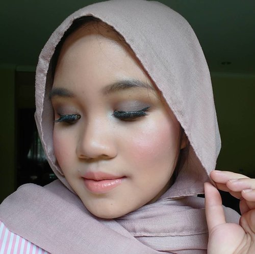 Hola beauties, aku ada review di blog rumahcantikputri.blogspot.com yaitu 2 produk lipstick kece dari @dissy.id yang aku dapat dari acara @youthbeautyclinic feat @femalebloggersid. Direct link ada di bio ya!
.
#dissy #dissyussy #dissycosmetics #lipstick #lipcream #reviewlipstick #lokal #indonesianfemalebloggers #clozetteid #bloggerceria #indonesianbeautyblogger #makeupartist #makeupjunkie #beautyaddict